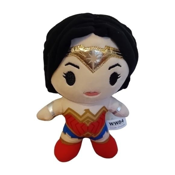 WW84 Wonder Woman Theatre Exclusive Cineplex Cinemark‎ Plush Stuffed Toy 8" - Picture 1 of 4